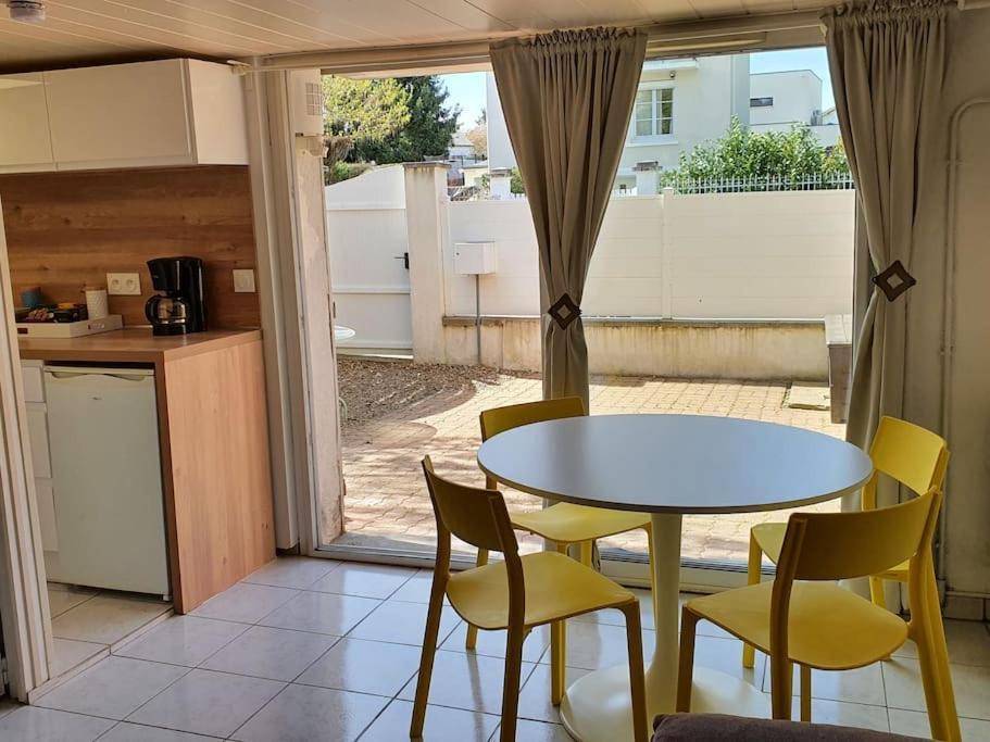 Apartment Centre Avec Terrasse Privee